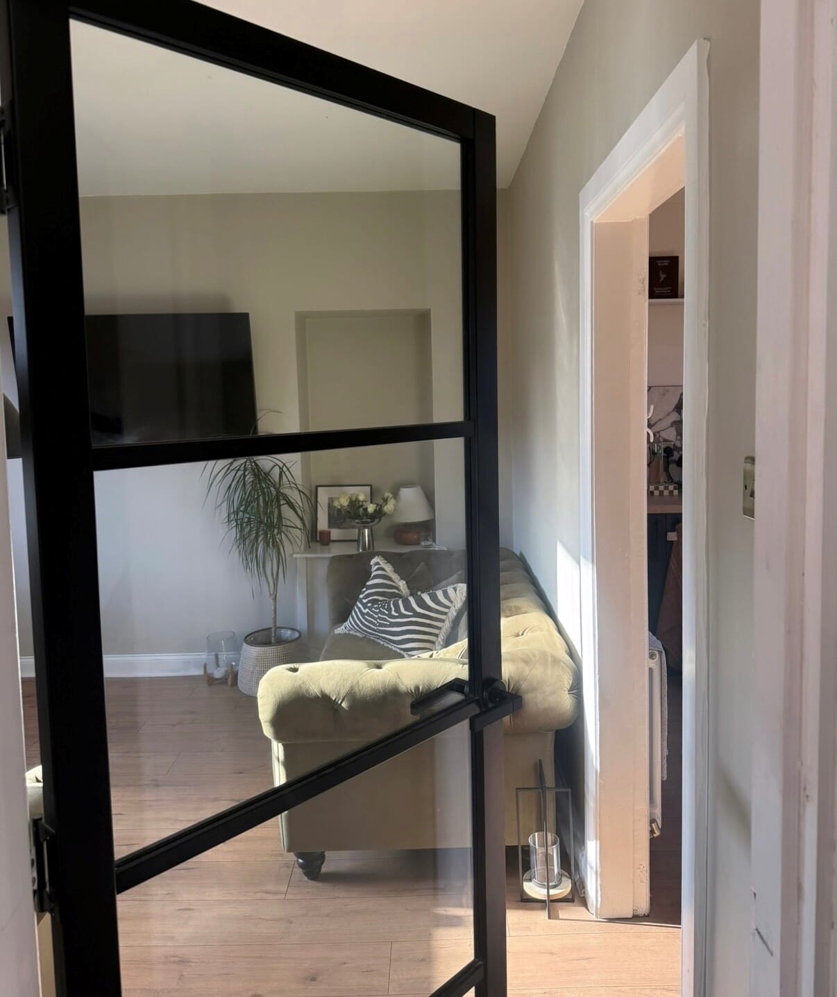 1981 x 305 x 35mm Kensington Black 4L Glazed Prefinished Internal Doors